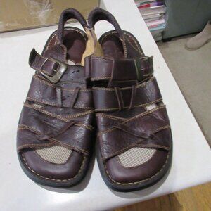 Born Men's sz 9  Dark Brown Leather Fisherman sandals